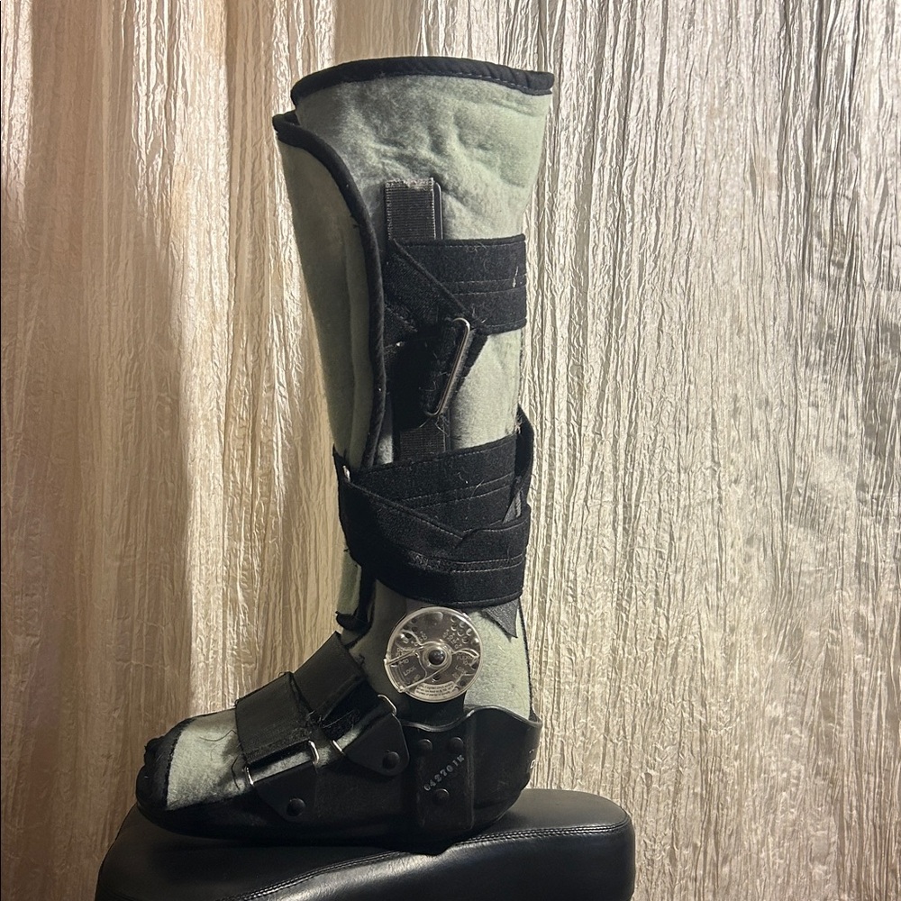 DonJoy Black and Gray Medical Walking Boot